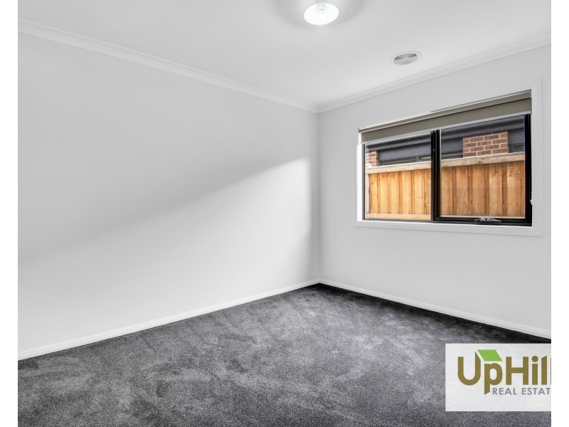 6 Carcoola Rise, Clyde North VIC 3978