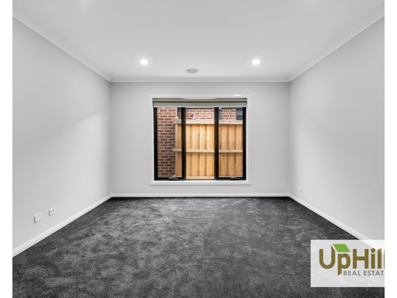 6 Carcoola Rise, Clyde North VIC 3978
