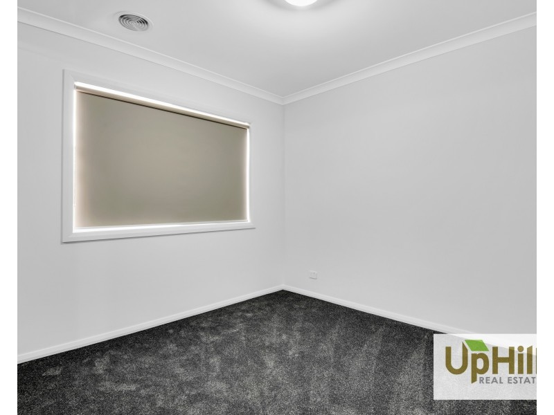 6 Carcoola Rise, Clyde North VIC 3978