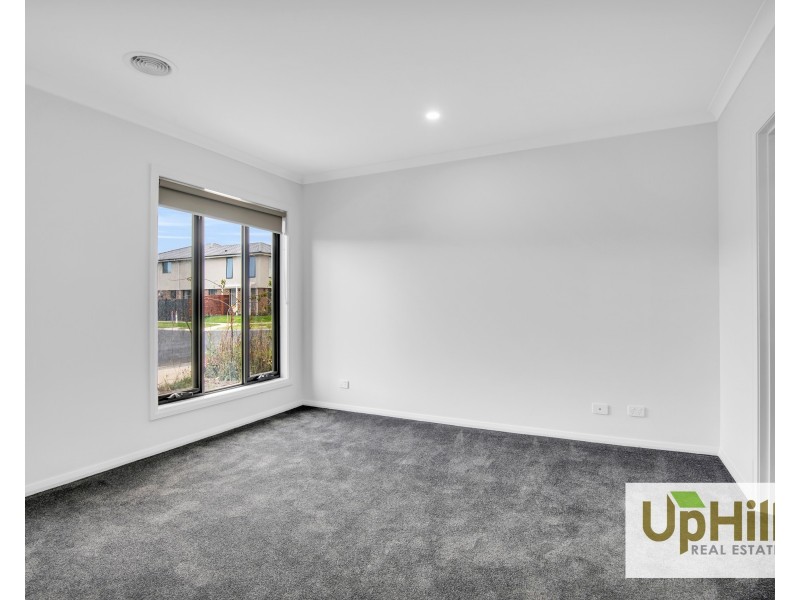 6 Carcoola Rise, Clyde North VIC 3978
