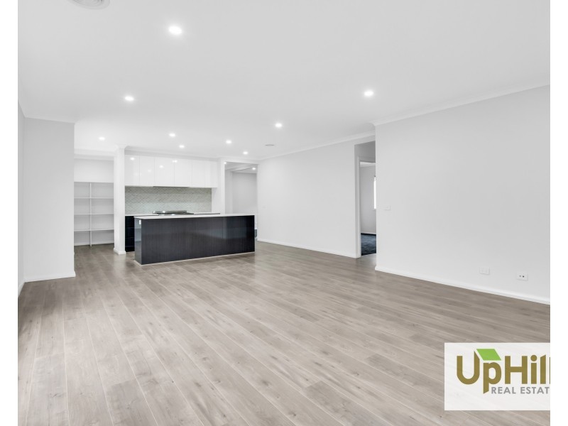 6 Carcoola Rise, Clyde North VIC 3978