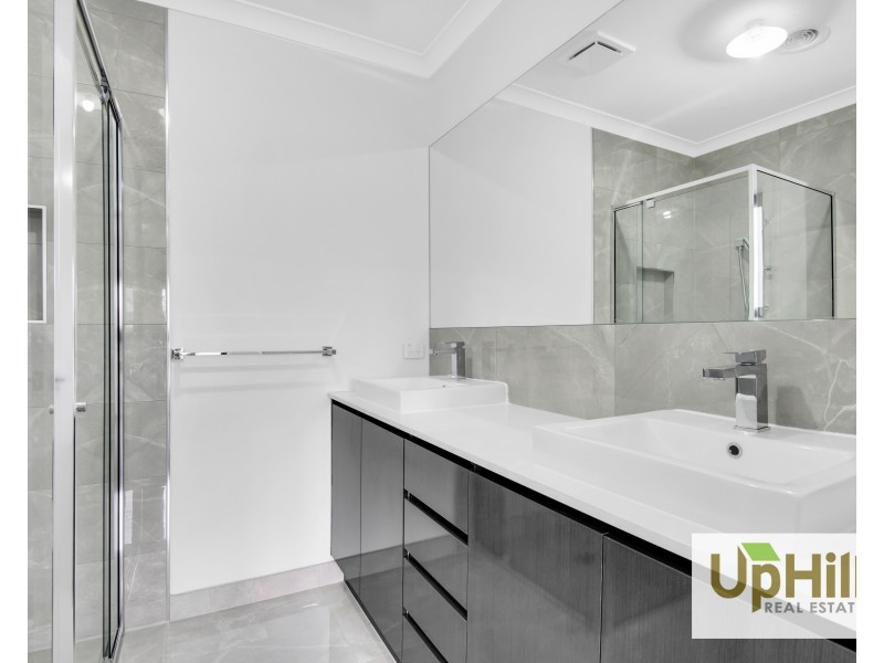 6 Carcoola Rise, Clyde North VIC 3978
