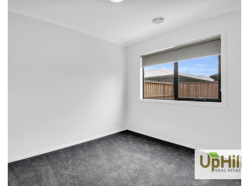 6 Carcoola Rise, Clyde North VIC 3978