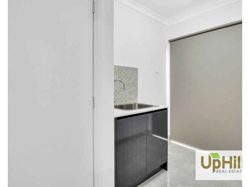 6 Carcoola Rise, Clyde North VIC 3978