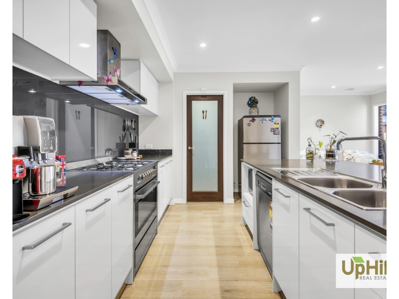 25 Shulze Drive, Clyde North VIC 3978