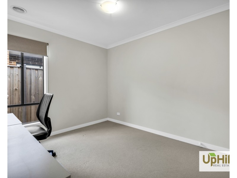 25 Shulze Drive, Clyde North VIC 3978