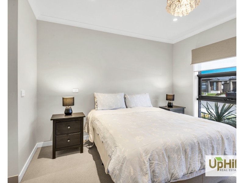 25 Shulze Drive, Clyde North VIC 3978