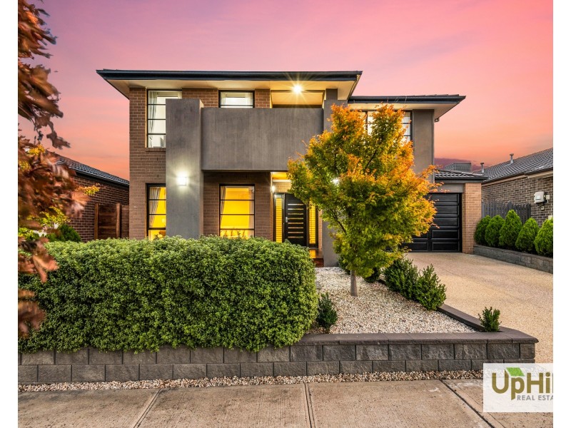 8 Raeburn Drive, Clyde North VIC 3978