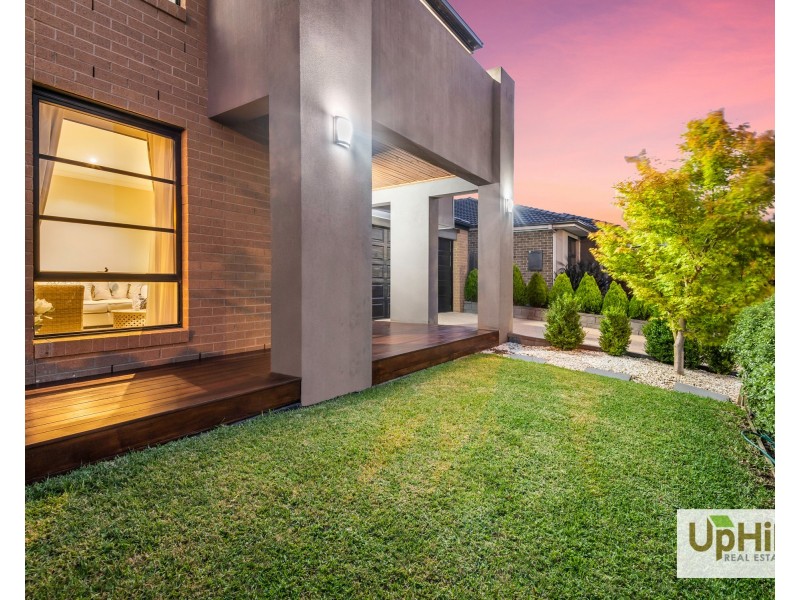 8 Raeburn Drive, Clyde North VIC 3978