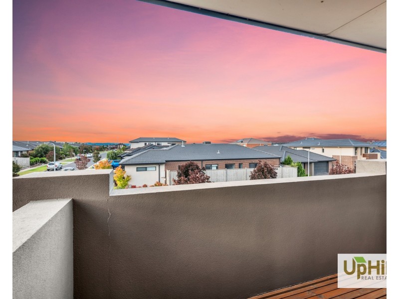 8 Raeburn Drive, Clyde North VIC 3978