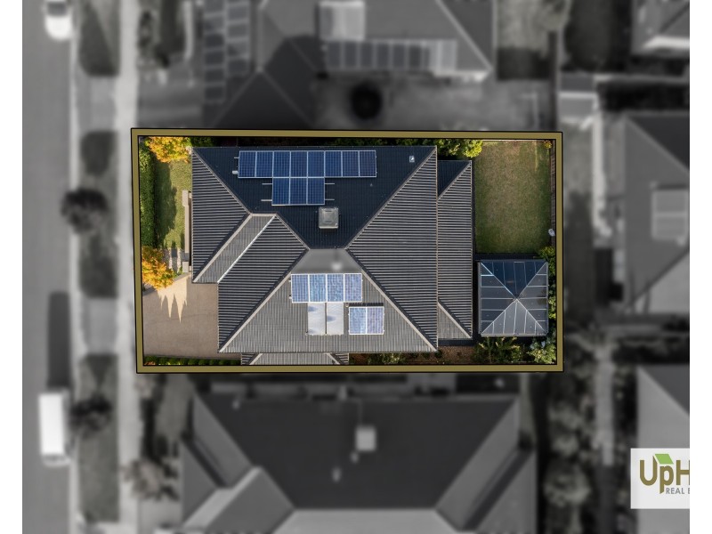 8 Raeburn Drive, Clyde North VIC 3978