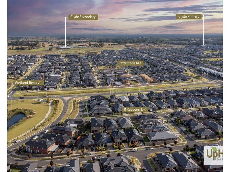 8 Raeburn Drive, Clyde North VIC 3978