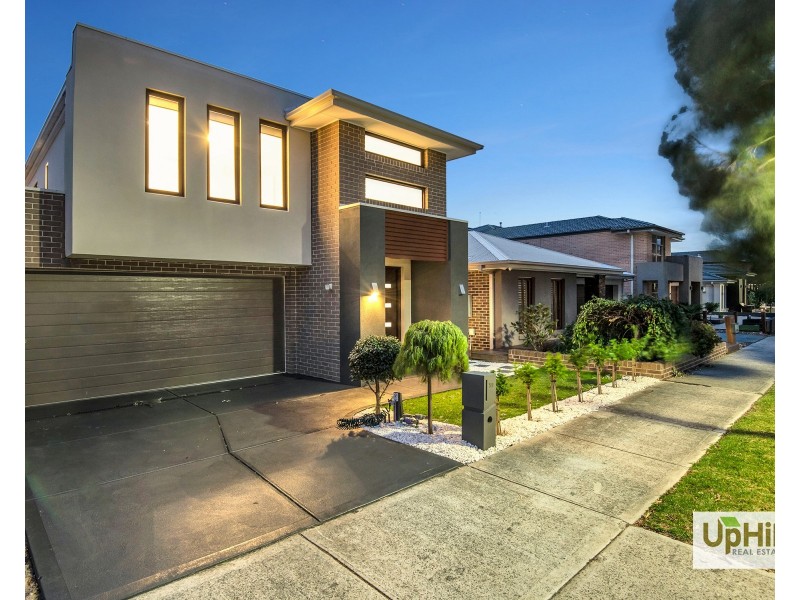 39 Chagall Parade, Clyde North VIC 3978