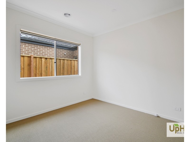 12 Aravalli Crescent, Clyde North VIC 3978