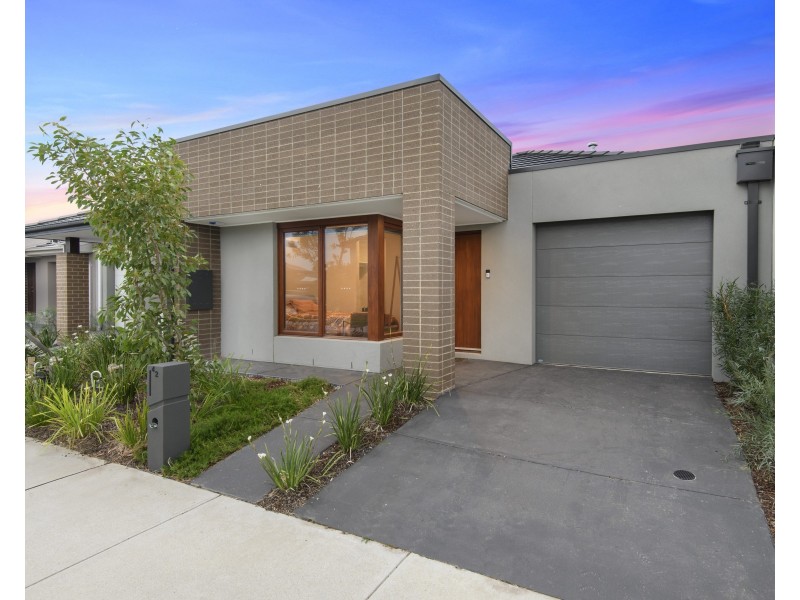 42 Kaduna Drive, Officer South VIC 3809