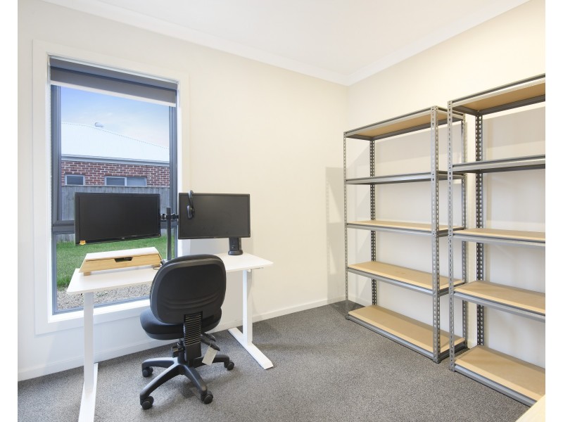 42 Kaduna Drive, Officer South VIC 3809