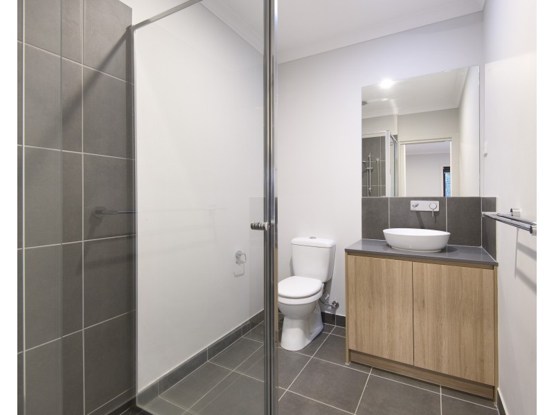 42 Kaduna Drive, Officer South VIC 3809