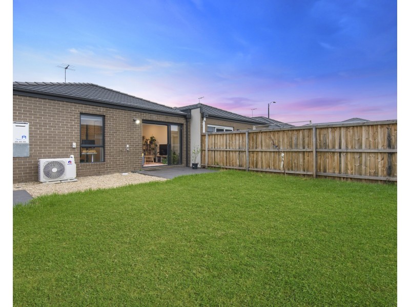 42 Kaduna Drive, Officer South VIC 3809