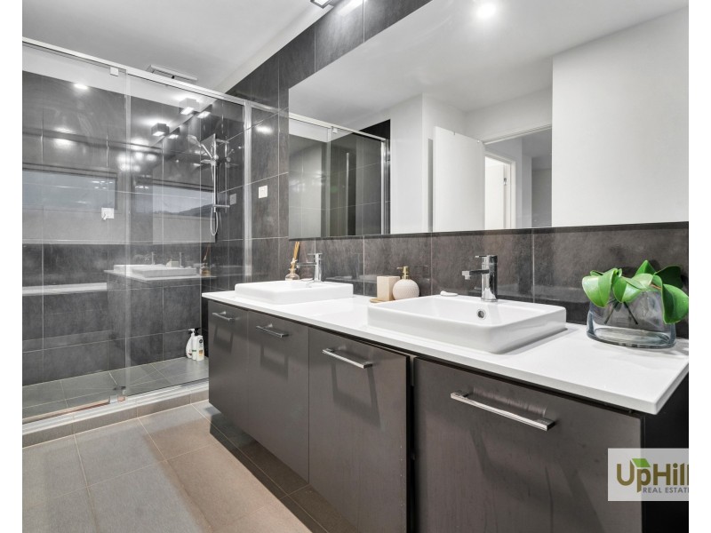 9 Goldsborough Drive, Officer VIC 3809