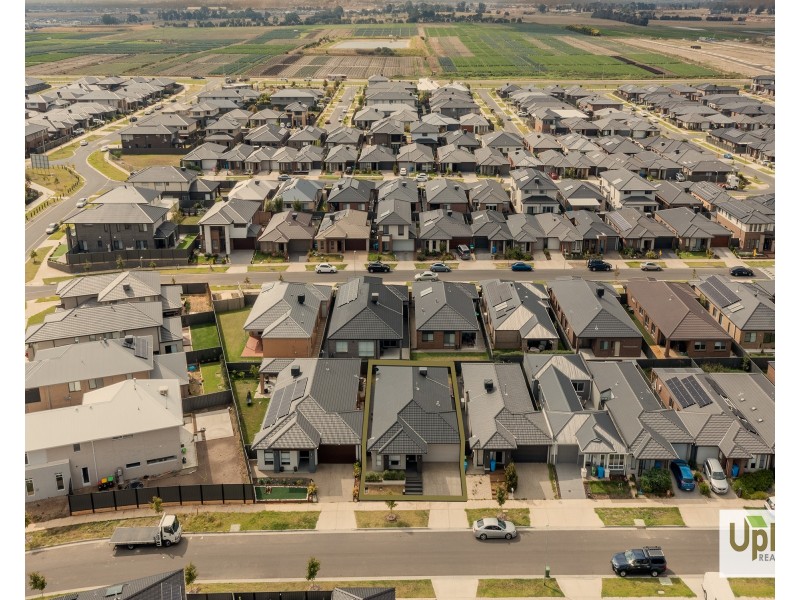 5 Galveston Road, Clyde VIC 3978