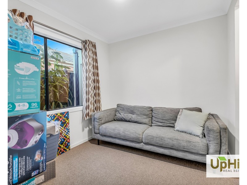 8 Dexter Crescent, Clyde North VIC 3978