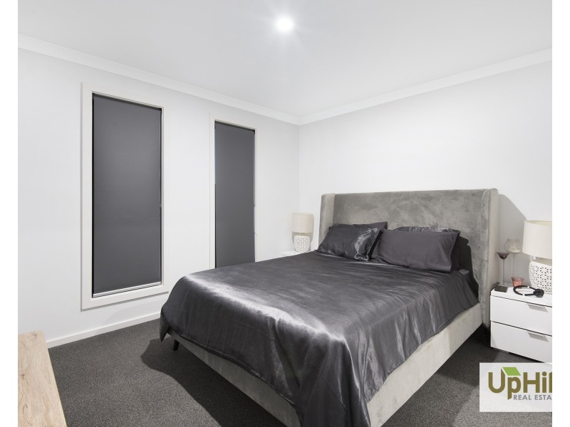 13 Arkbar Crescent, Clyde North VIC 3978