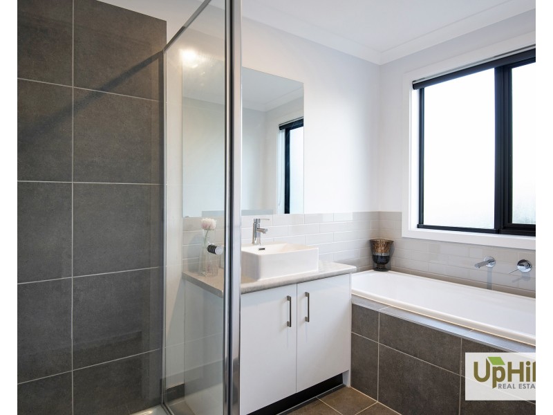 13 Arkbar Crescent, Clyde North VIC 3978