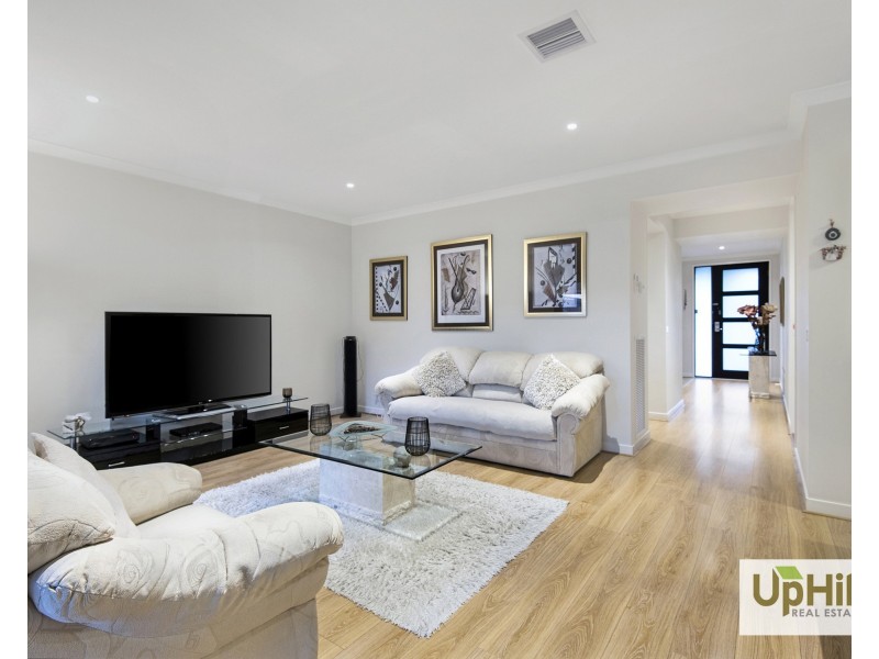 21 Lonarto Avenue, Clyde North VIC 3978