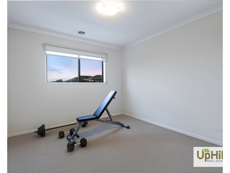 21 Lonarto Avenue, Clyde North VIC 3978