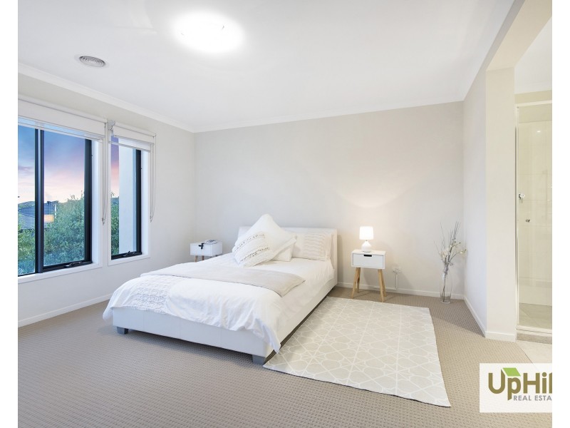 21 Lonarto Avenue, Clyde North VIC 3978