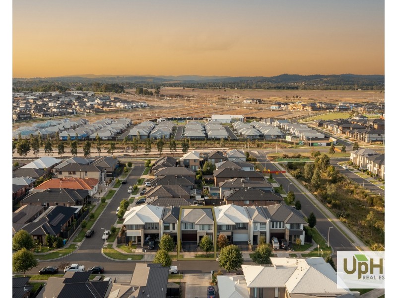 21 Lonarto Avenue, Clyde North VIC 3978
