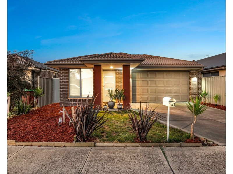 143 Lineham Drive, Cranbourne East VIC 3977