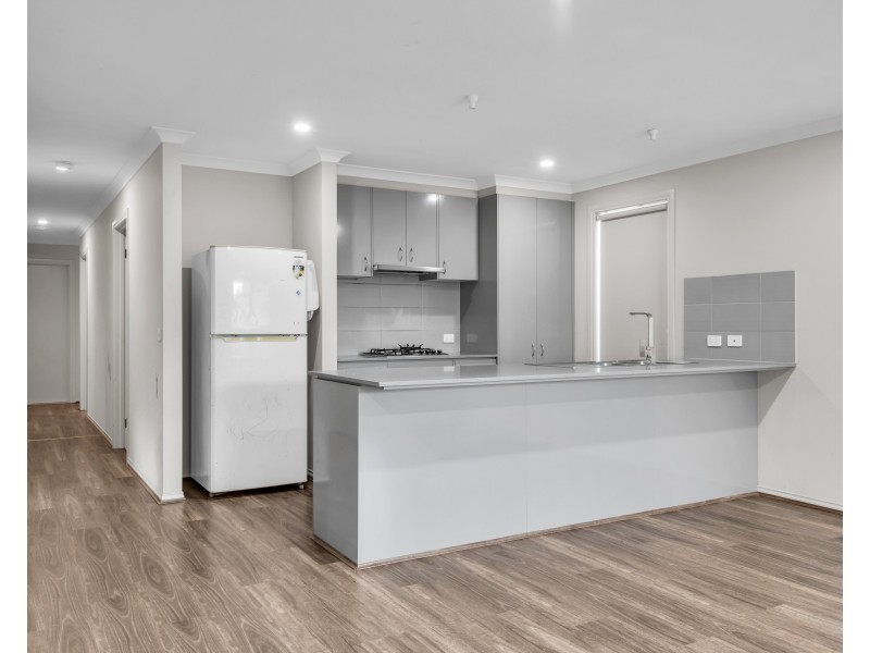 143 Lineham Drive, Cranbourne East VIC 3977