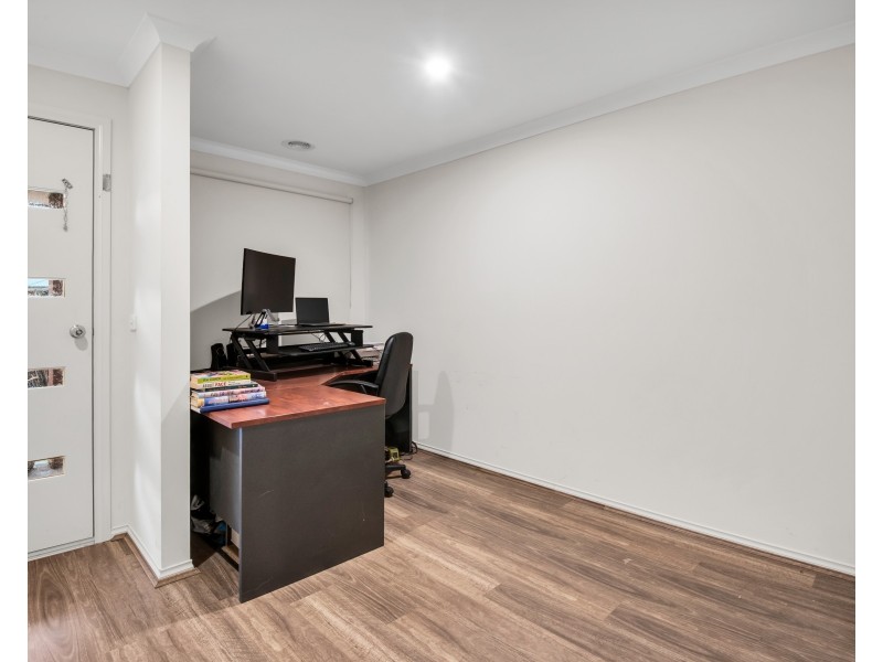 143 Lineham Drive, Cranbourne East VIC 3977