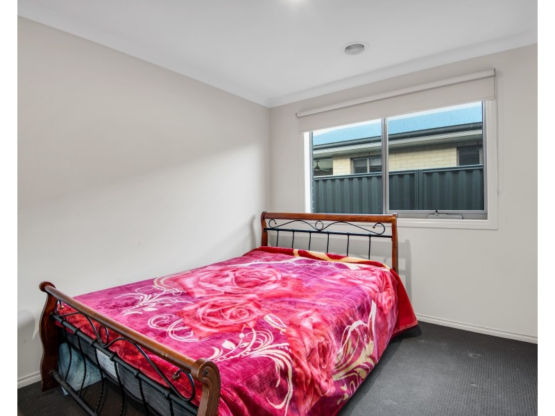 143 Lineham Drive, Cranbourne East VIC 3977