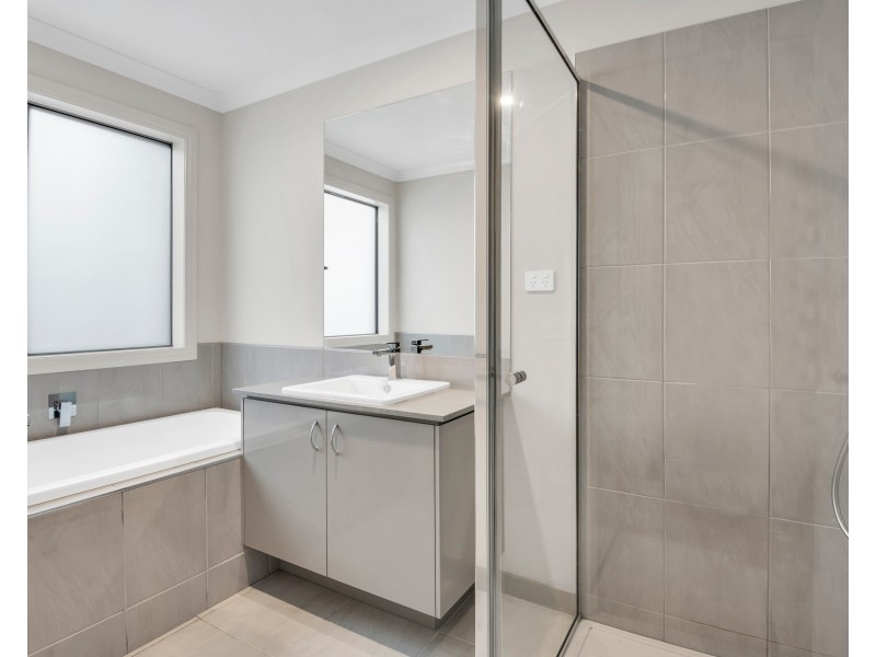 143 Lineham Drive, Cranbourne East VIC 3977