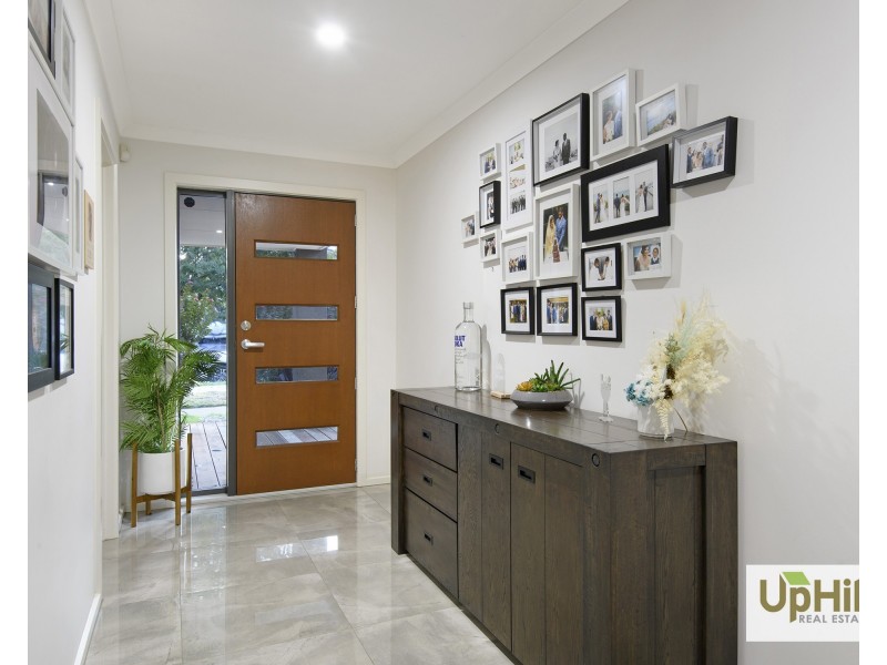 18 Thoroughbred Drive, Clyde North VIC 3978