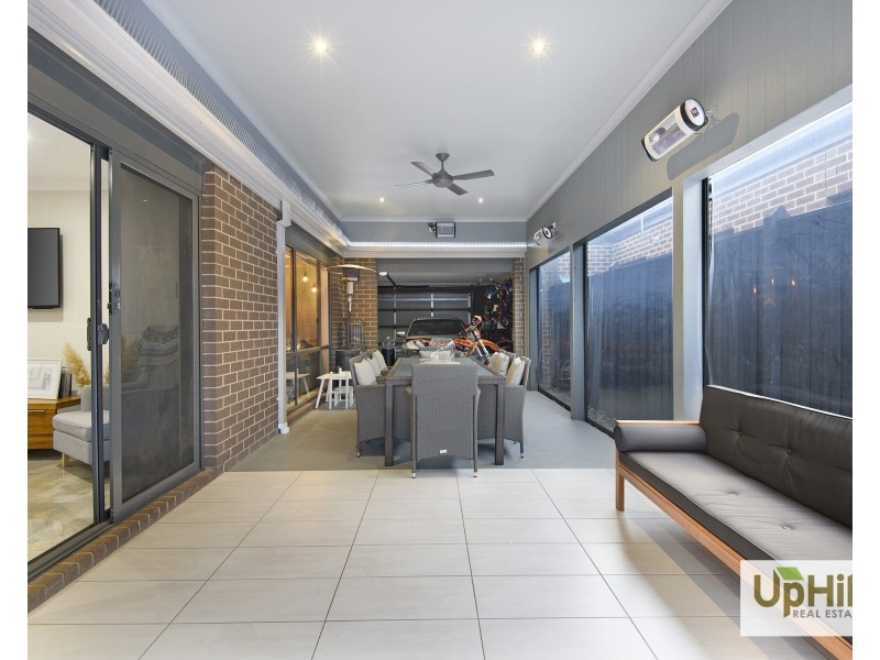 18 Thoroughbred Drive, Clyde North VIC 3978