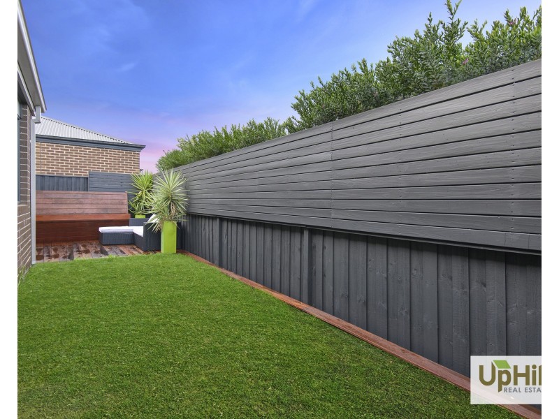 18 Thoroughbred Drive, Clyde North VIC 3978