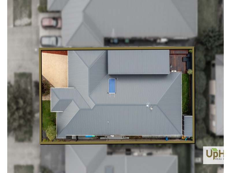 18 Thoroughbred Drive, Clyde North VIC 3978