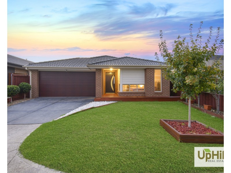 18 Saloon Circuit, Clyde North VIC 3978