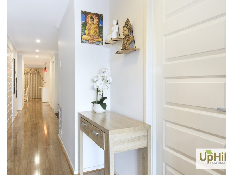 18 Saloon Circuit, Clyde North VIC 3978