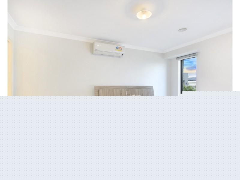 18 Saloon Circuit, Clyde North VIC 3978