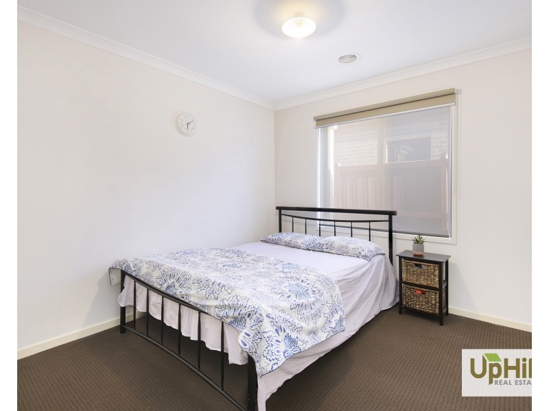 18 Saloon Circuit, Clyde North VIC 3978