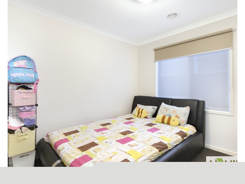 18 Saloon Circuit, Clyde North VIC 3978