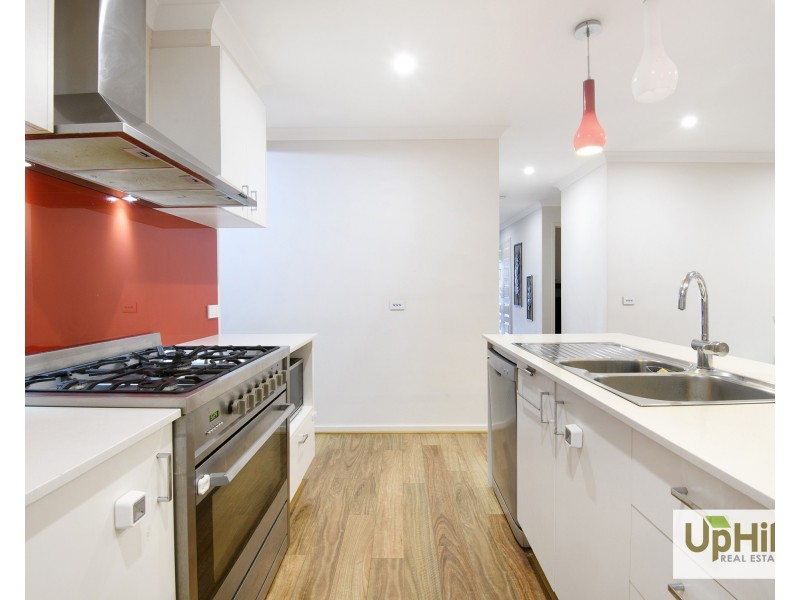 18 Saloon Circuit, Clyde North VIC 3978