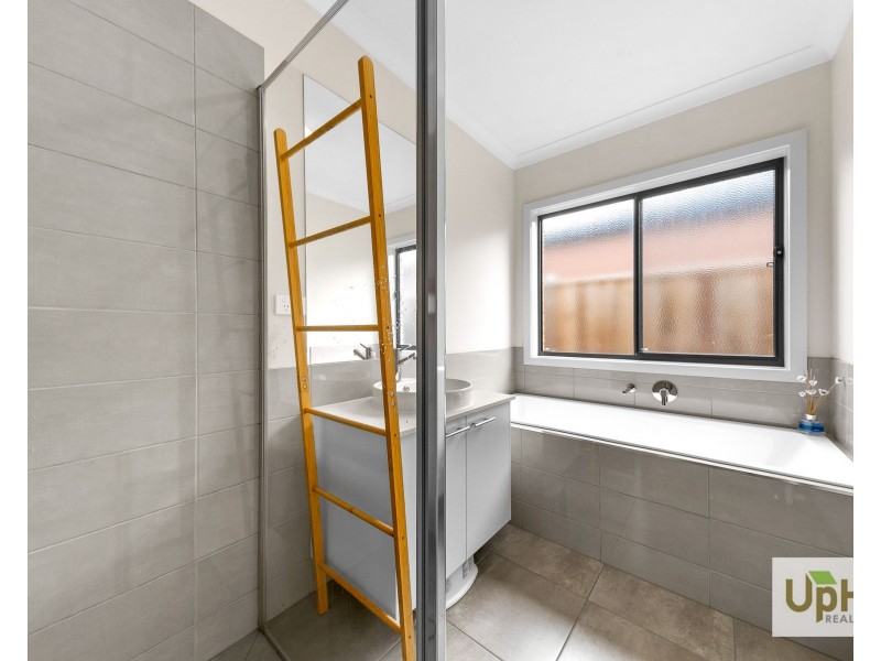 30 Lace Monitor Circuit, Clyde North VIC 3978