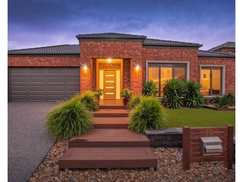 16 Curran Drive, Officer VIC 3809