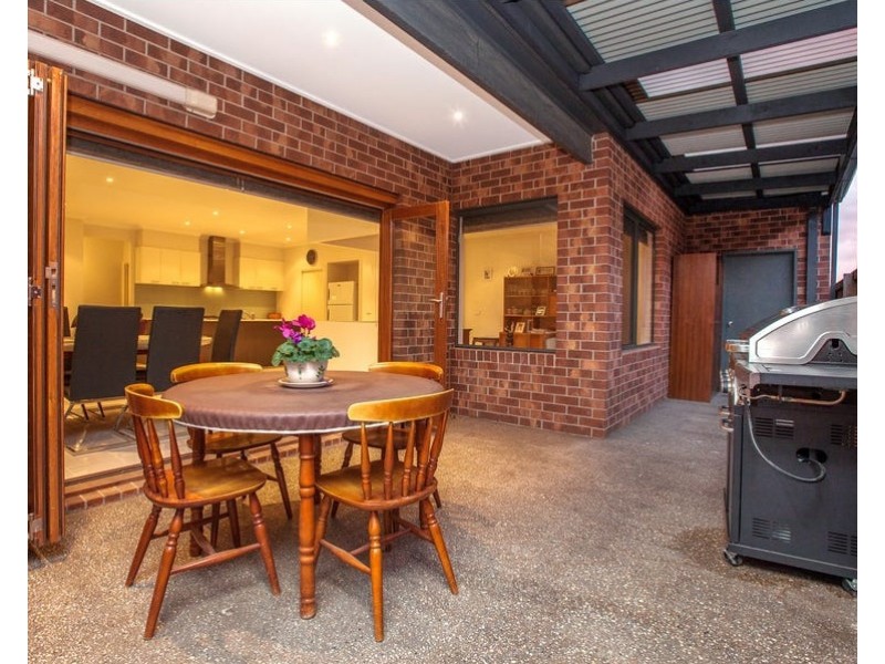 16 Curran Drive, Officer VIC 3809