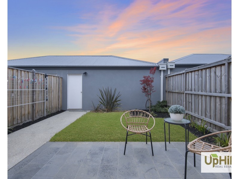 7 Atica Walk, Clyde North VIC 3978